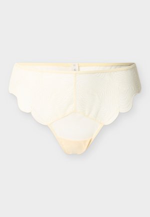 Culotte bikini en dentelle beige avec bords festonnés et motif tourbillonnant texturé subtil, présentée sur un fond clair uni.