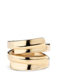 Anillo de tono dorado compuesto por tres bandas entrelazadas, con un acabado liso y pulido y un ligero curvado en su diseño.