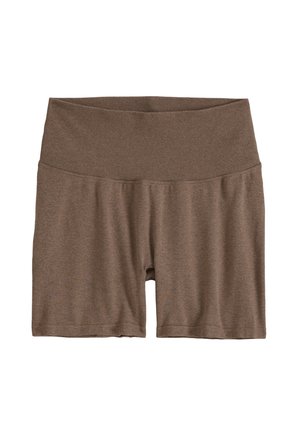 Pantaloncini da biker marroni a vita alta con fascia larga a coste, tessuto morbido e lunghezza a metà coscia, stesi su sfondo bianco.