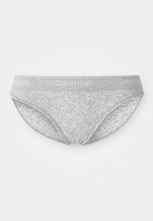 Šedé bavlněné bikinové spodní prádlo s měkkým, texturovaným povrchem. Má široký šedý elastický pás s potištěným logem "Calvin Klein".