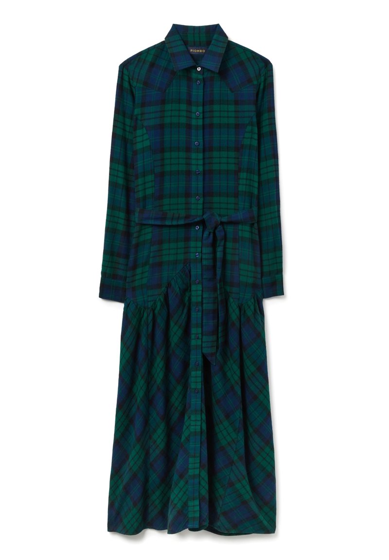 Vestido largo de cuadros en verde y azul oscuro, con cierre de botones en el frente, cuello, mangas largas, cintura con cinturón y falda de diseño en capas.