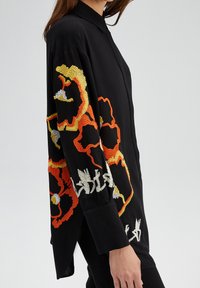 Touché Privé EMBROIDERED VISCONE SHIRT - Camicia - black