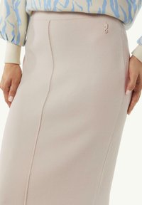 comma casual identity Bleistiftrock - helles beige