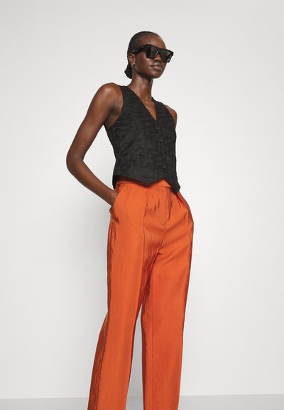 Hofmann Copenhagen NAOMIE - Vest - black