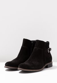 Pier One Botines bajos - black