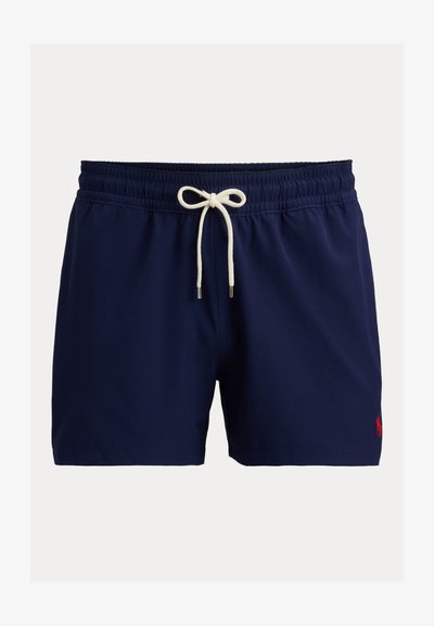 Μπλε ναυτικό μαγιό σορτς με ελαστική ζώνη μέσης και άσπρο κορδόνι, με μικρό κόκκινο λογότυπο στο κάτω δεξί πόδι.