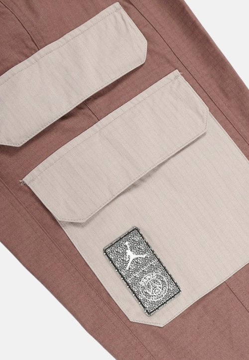 Nike W JORDAN X PARIS ST GERMAIN PANT 22 - Cargo trousers - plum eclipse/pumice/bright crimson — photo 3