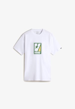 Hvid bomulds t-shirt med et grønt og gult rektangulært grafisk design med en stjerne og "VANS" logoet. Korte ærmer og rund hals.