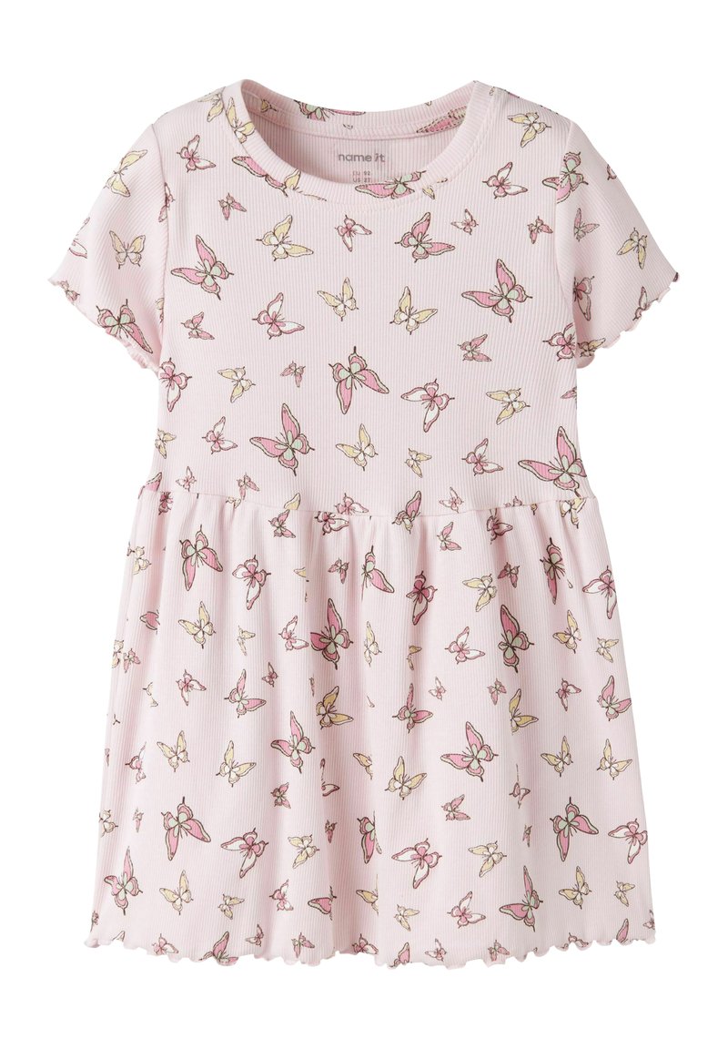 Φόρεμα για νήπια σε ανοιχτό ροζ χρώμα με κοντά μανίκια, στρογγυλή λαιμόκοψη, βολάν στη φάσα και διάσπαρτο κίτρινο και ροζ σχέδιο με πεταλούδες.
