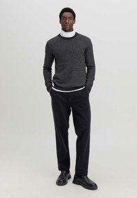 hessnatur Strickpullover - anthrazit