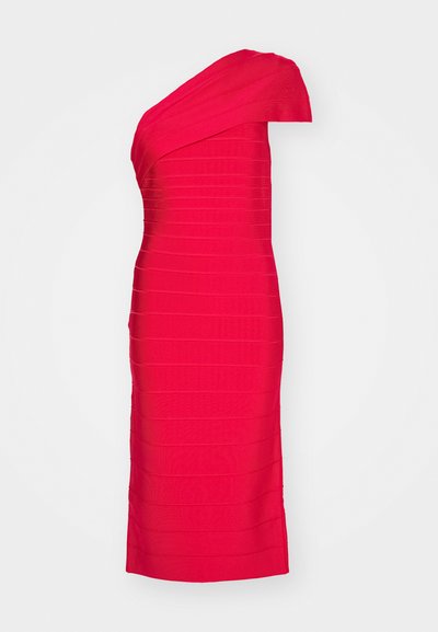 Piros, egy vállra szabott, testhezálló ruha, amely textúrált anyagból készült, vízszintes csíkokkal és térd végéig érő fazonnal. Simább felület, strukturált sziluett.