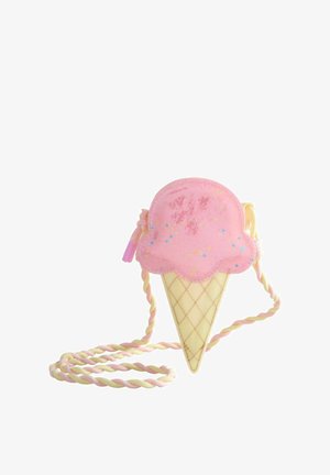 Pequeño bolso bandolera rosa en forma de cucurucho de helado con una correa torcida de color rosa pastel y amarillo y cierre de cremallera.