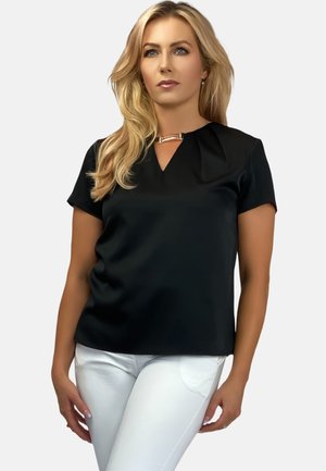 Czarny krótki top z rękawem, z dekoltem w serek i plisowanymi akcentami, z elementem wykończenia w kolorze złotym przy dekolcie. Gładki, elegancki materiał.