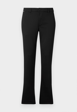 Pantaloni neri realizzati in tessuto liscio, con vestibilità dritta e un leggero svaso all'orlo, chiusura davanti con bottone e passanti per cintura.