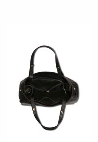 Zwarte leren handtas met dubbele handvatten, open bovenkant die de binnenste met rits en open vakken toont tegen een witte achtergrond.