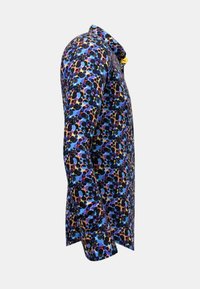 Lange mouwen blouse met een levendig patroon van meerkleurige stippen op een blauwe achtergrond, gemaakt van lichtgewicht stof met een klassieke kraag.