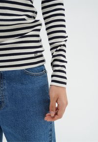 InWear Stickad tröja - white