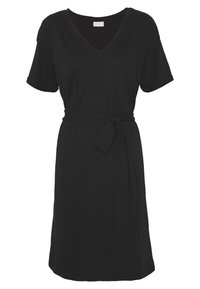Czarna sukienka z krótkimi rękawami, dekoltem w serek i materiałowym paskiem w talii. Miękki materiał, do kolan, o prostym kroju. Gładki wzór.