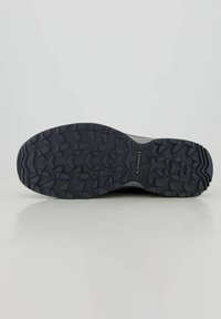Schwarze Gummi-Außensohle mit multidirektionalem Profil, breiter Fersenträger und strukturiertem Oberflächendesign für bessere Traktion in Außenumgebungen.