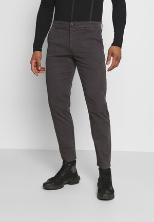 CHUCK REGULAR PANT - Chino kalhoty - phantom