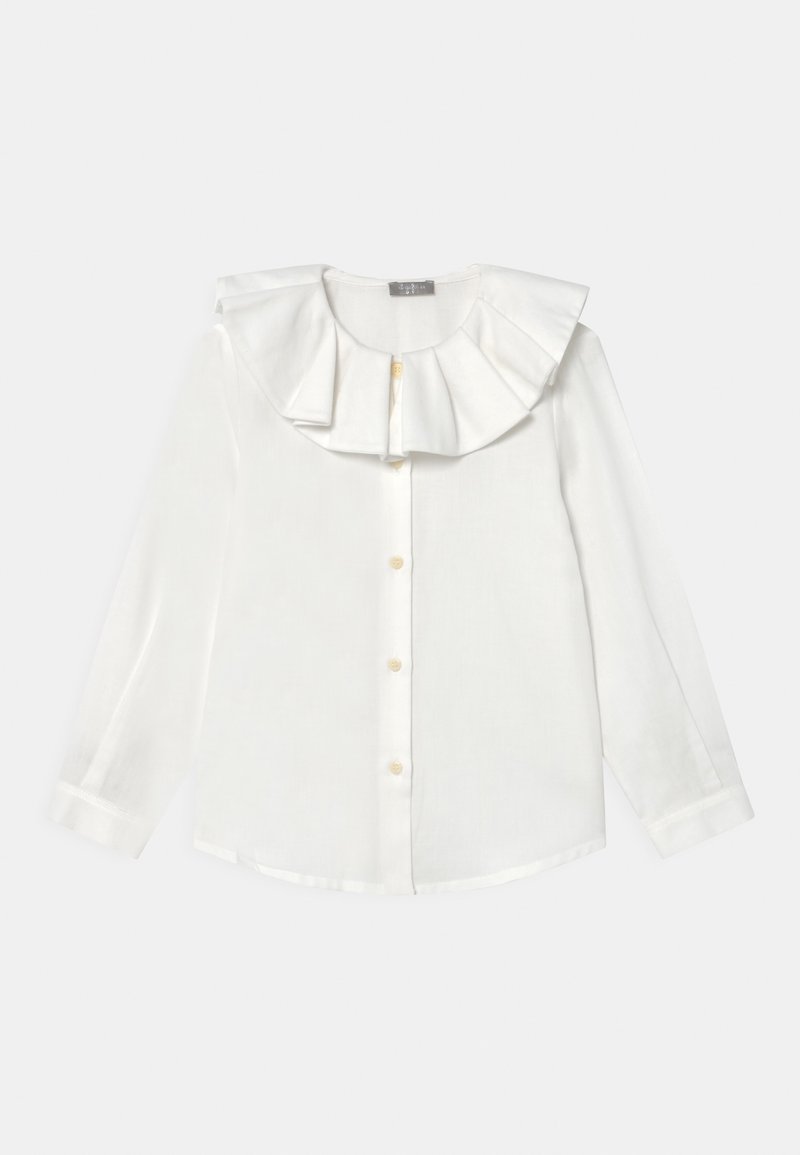 Camicia bianca a maniche lunghe con un ampio colletto a volant e un bottone di chiusura, realizzata in un tessuto liscio con una sottile lucentezza.