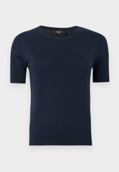 Maglione in maglia blu navy a maniche corte con scollo tondo e polsini e orlo a costine, mostrato su uno sfondo semplice.