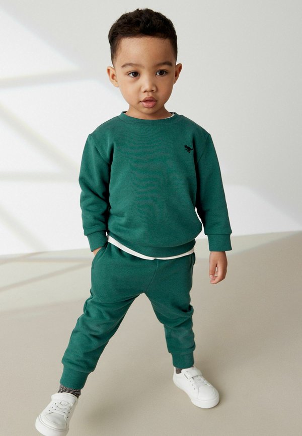 SET - Trainingsanzug