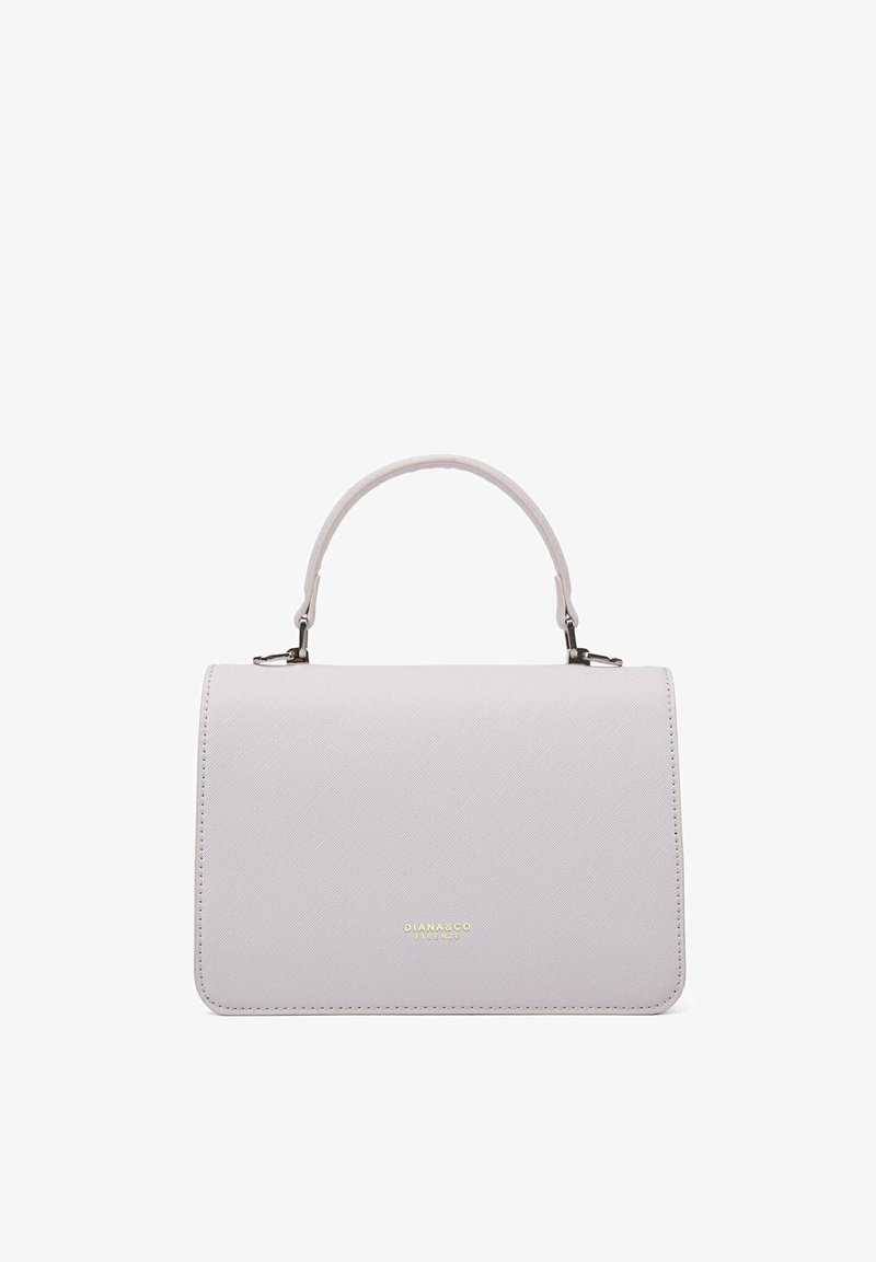 Borsa a mano in lavanda chiaro con texture liscia, forma rettangolare strutturata, manico superiore e delicato dettaglio del logo dorato sul davanti.