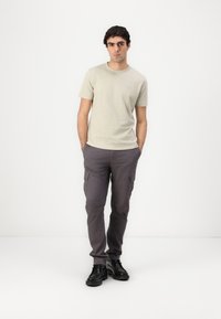 TOM TAILOR DENIM ROUNDED HEM - T-shirt basique - beige abbey stone