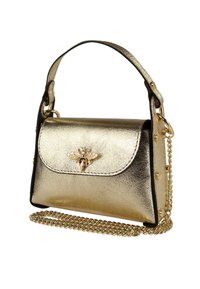 Goldfarbene metallische Handtasche mit einem Bienenemblem auf dem Deckel, ausgestattet mit einem Kettenriemen, glatter Textur und schwarzen Akzenten an den Rändern.