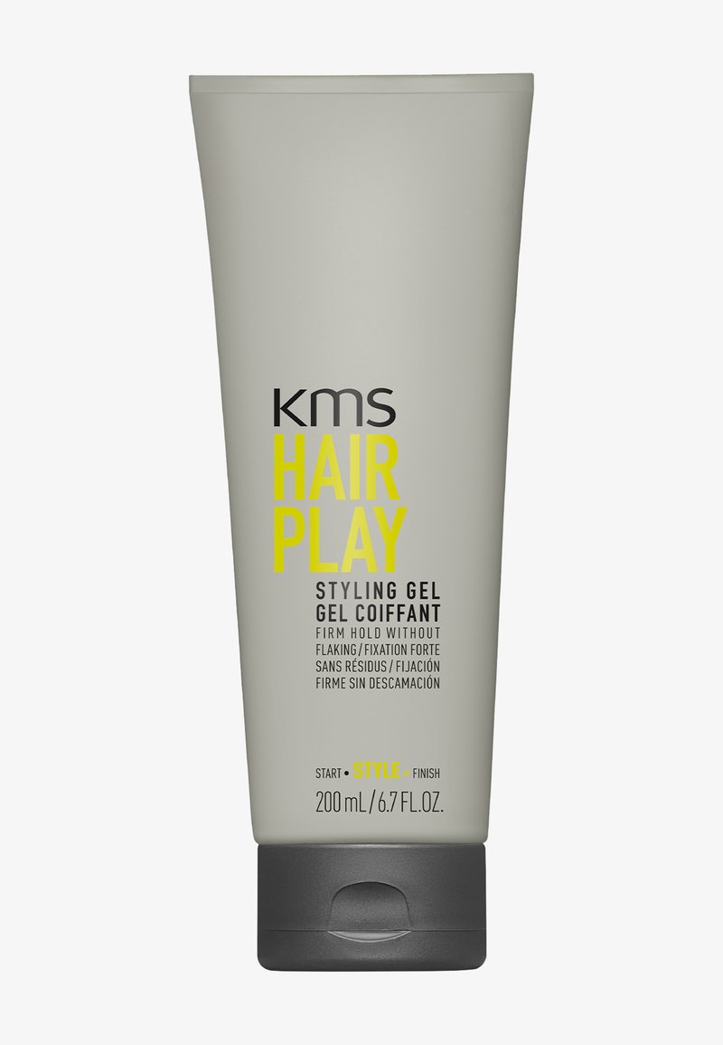 Tube de gel coiffant KMS Hair Play, 200 ml, tenue ferme sans pellicules, contenant gris clair avec texte noir et jaune, capsule noire à clapet.