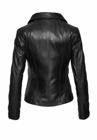 Crna kožna jakna s prilagođenim siluetom, širokim ovratnikom, vertikalnim šavovima i zatvorenim džepovima sa strane. Glatka tekstura.