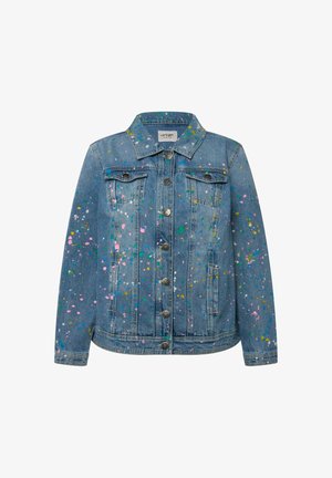 Giacca in denim con chiusura a bottoni frontale, due tasche sul petto e dettagli a spruzzo multicolore su uno sfondo azzurro chiaro.