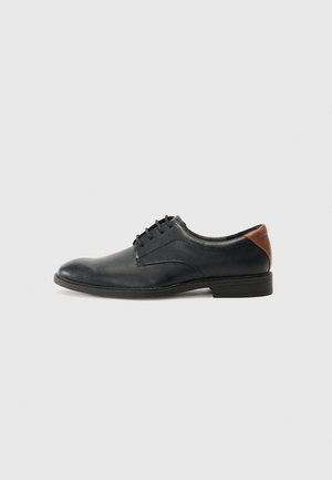 - Biznesowe buty sznurowane