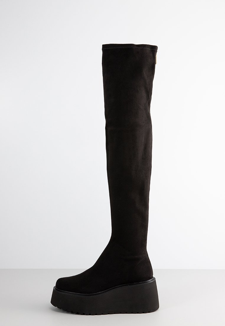 Cizme peste genunchi