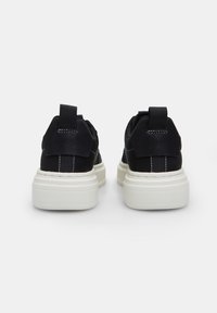 Bata Tossud - nero