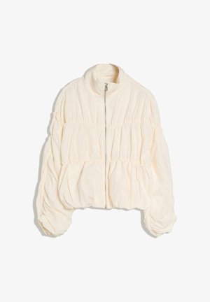 Jachetă căptușită off-white cu cusături elastice strânse, mâneci lungi bufante și închidere frontală cu fermoar.