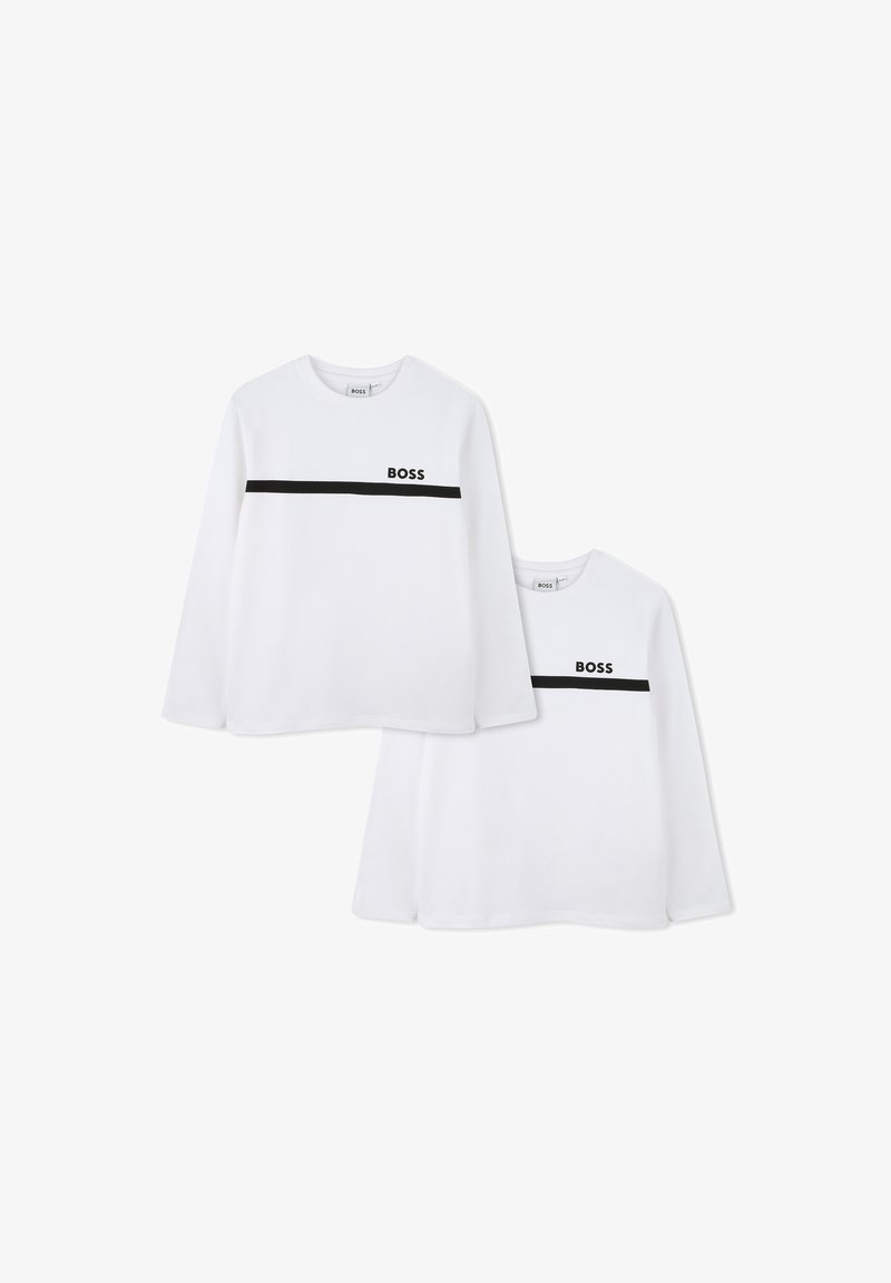 T-shirts blancs à manches longues avec une bande horizontale noire et le logo "BOSS" sur le devant. Fabriqués en tissu doux et léger.