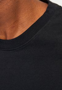 Jack & Jones JORSEQUOIA TEE CREW NECK  - Marškinėliai su spaudiniu - black