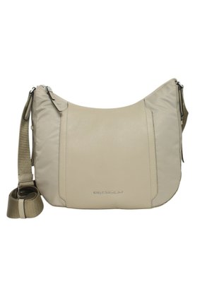 Beige crossbodytas met verstelbare stoffen riem, glad voorpaneel, ritssluiting bovenaan en een klein zilver merklogo gecentreerd aan de onderkant.
