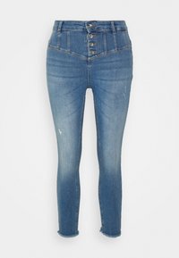 Jeans azuis de cintura alta com um formato ajustado, feitos de denim. Frente com cinco botões, ligeiro desgaste e detalhe de bainha desfiada.
