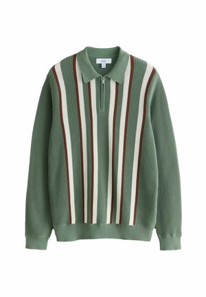 Grüner gerippter Pullover mit einem Viertelreißverschluss, der vertikale Streifen in Weiß und Bordeauxrot aufweist. Weiche Textur und ein Kragen.