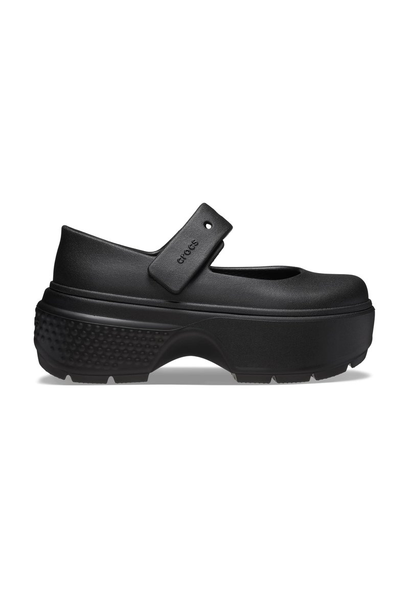 Schwarzer Mary Jane-Style Schuh mit abgerundeter Zehe, verstellbarem Riemen, strukturiertem Plateausohlen und glatter, matter Oberfläche.
