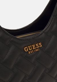Guess GRACELYNN HOBO czarny