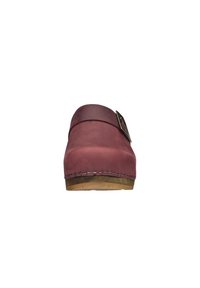 Maroon clogs with a smooth suede finish, a wide strap featuring a metal buckle, and a natural-colored rubber sole with stitching details.