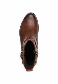 Bota de cuero marrón hasta el tobillo con punta redonda, cierre de cremallera y detalle de tira decorativa. El interior está forrado con un material oscuro.