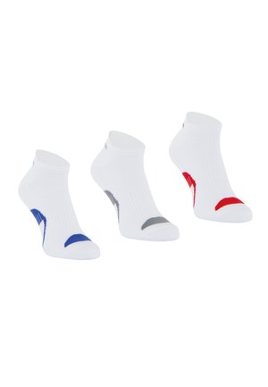 Trois paires de chaussettes blanches de cheville avec des accents colorés : bleu, gris et rouge au niveau des orteils et des talons. Texture côtelée pour une meilleure adhérence.