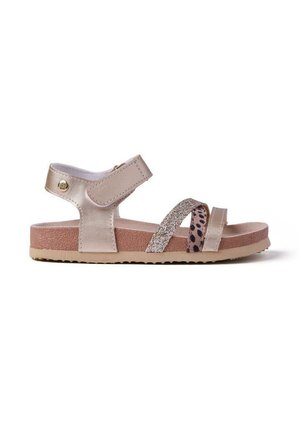 Sandalias metálicas rosa claro con múltiples tiras que presentan detalles brillantes y estampado de leopardo. Suela de goma con acabado texturizado para mayor agarre.