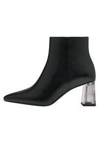 Stivale alla caviglia in pelle nera con punta affusolata e tacco a blocco trasparente. Texture liscia, design elegante, dettagli di cucitura minimali.