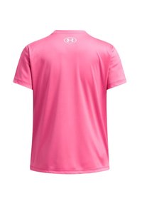 Camiseta atlética de manga corta en un rosa brillante, fabricada con un tejido suave y ligero. Cuenta con un cuello redondo y un pequeño logo en la parte posterior.